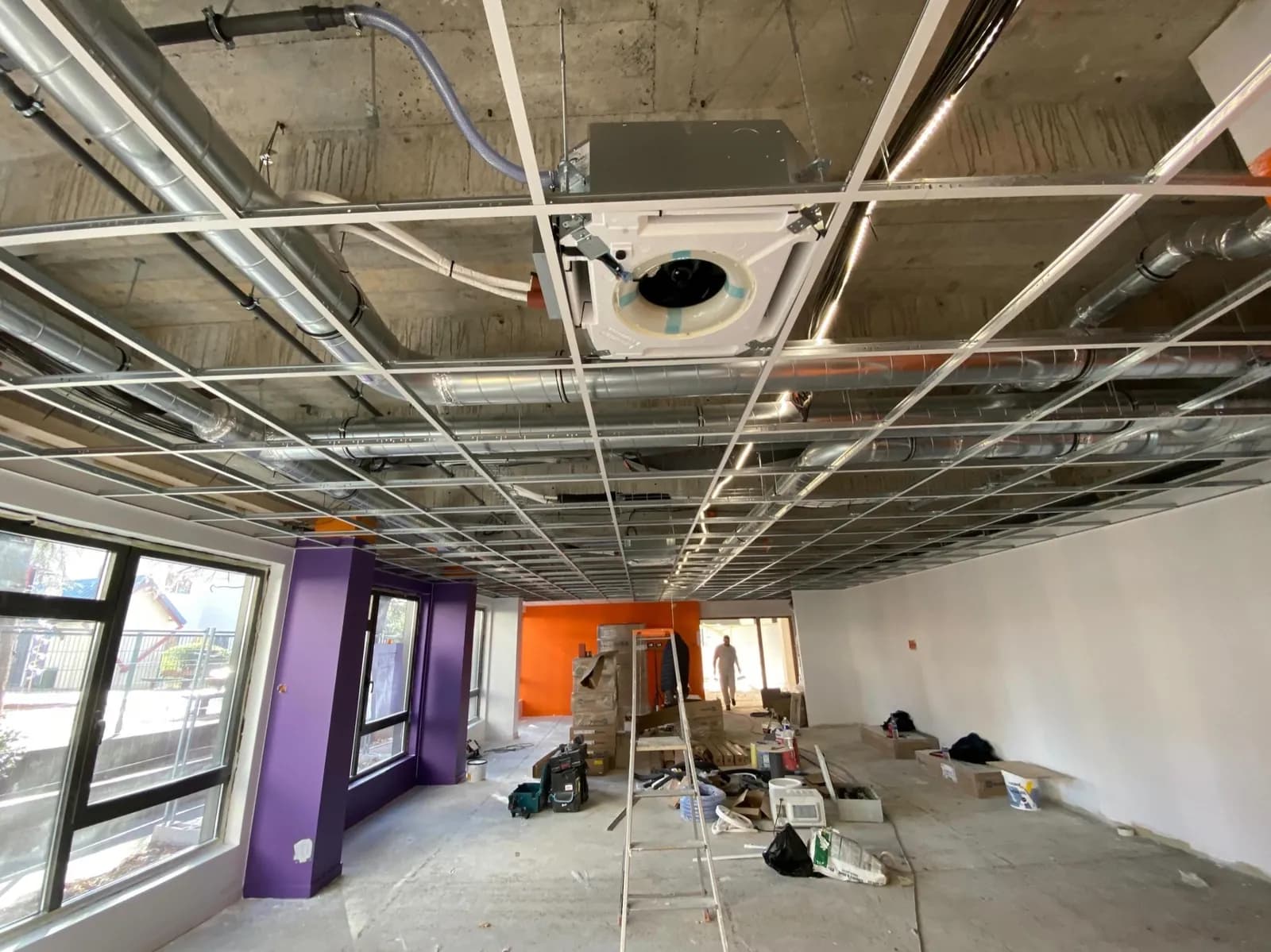 Plafond technique en bureaux — Plâtrerie & plafonds, chantier Molla Travaux à Lyon