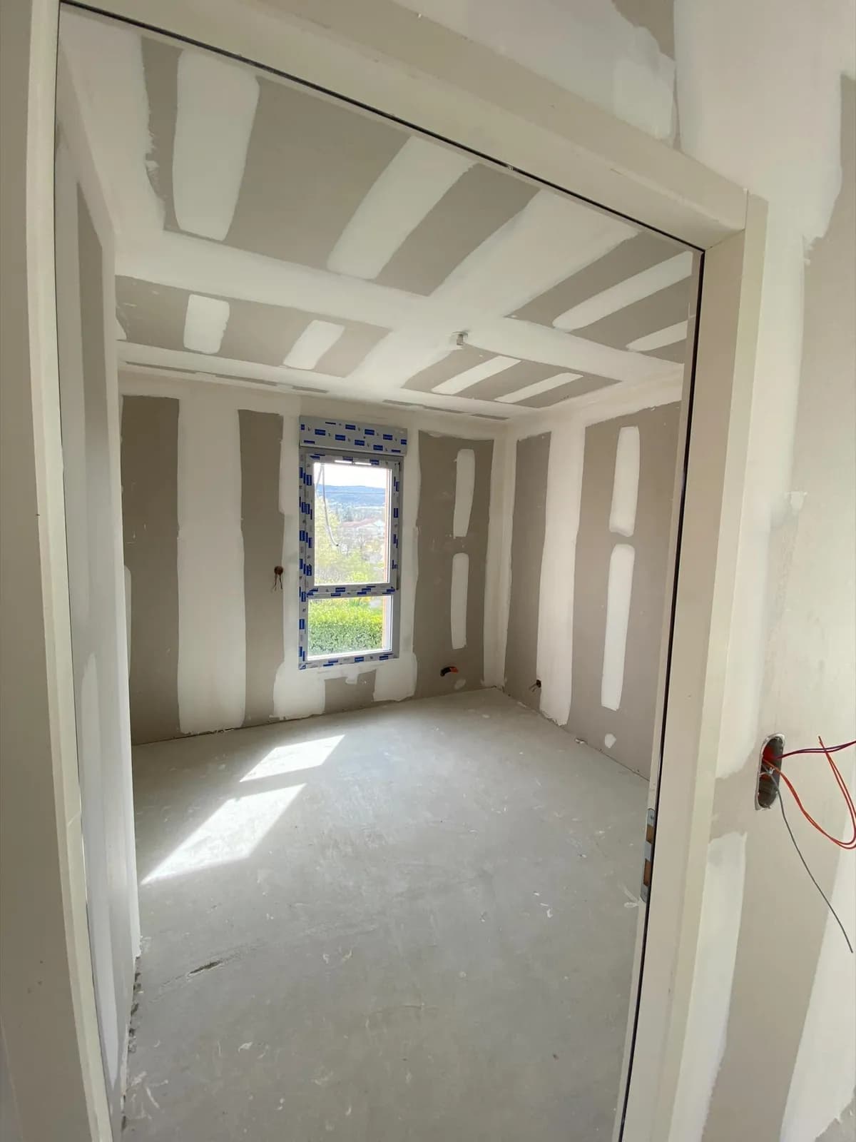 Chambre après bandes à joints — Plâtrerie & plafonds, chantier Molla Travaux à Lyon