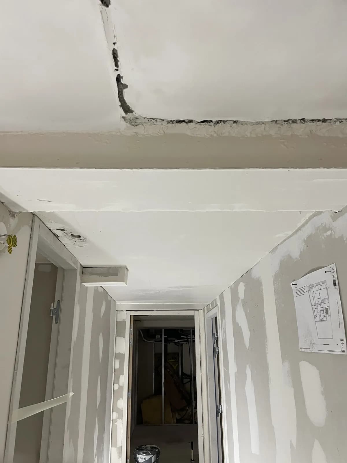 Reprise technique au plafond — Plâtrerie & plafonds, chantier Molla Travaux à Lyon
