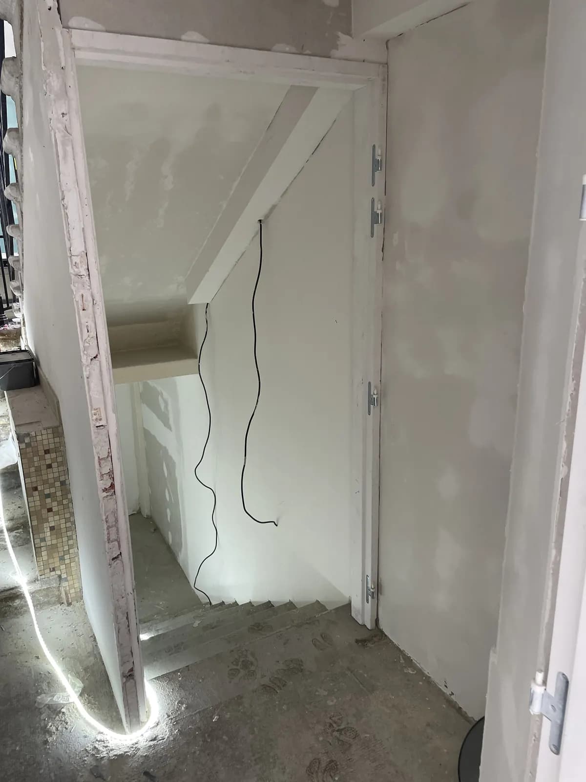 Cloisons en finition — Plâtrerie & plafonds, chantier Molla Travaux à Lyon