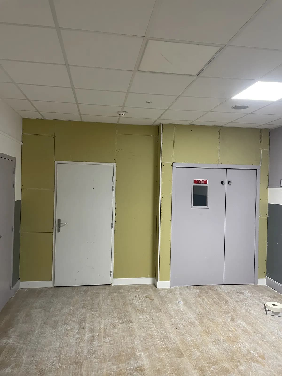Salle remise en état — Rénovation intérieure, chantier Molla Travaux à Lyon