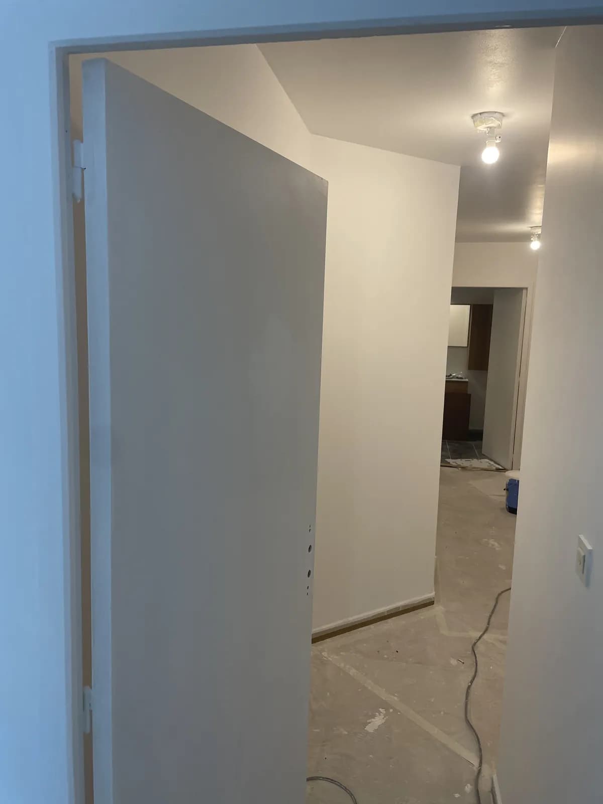 Cloison parfaitement finie — Peinture & finitions, chantier Molla Travaux à Lyon